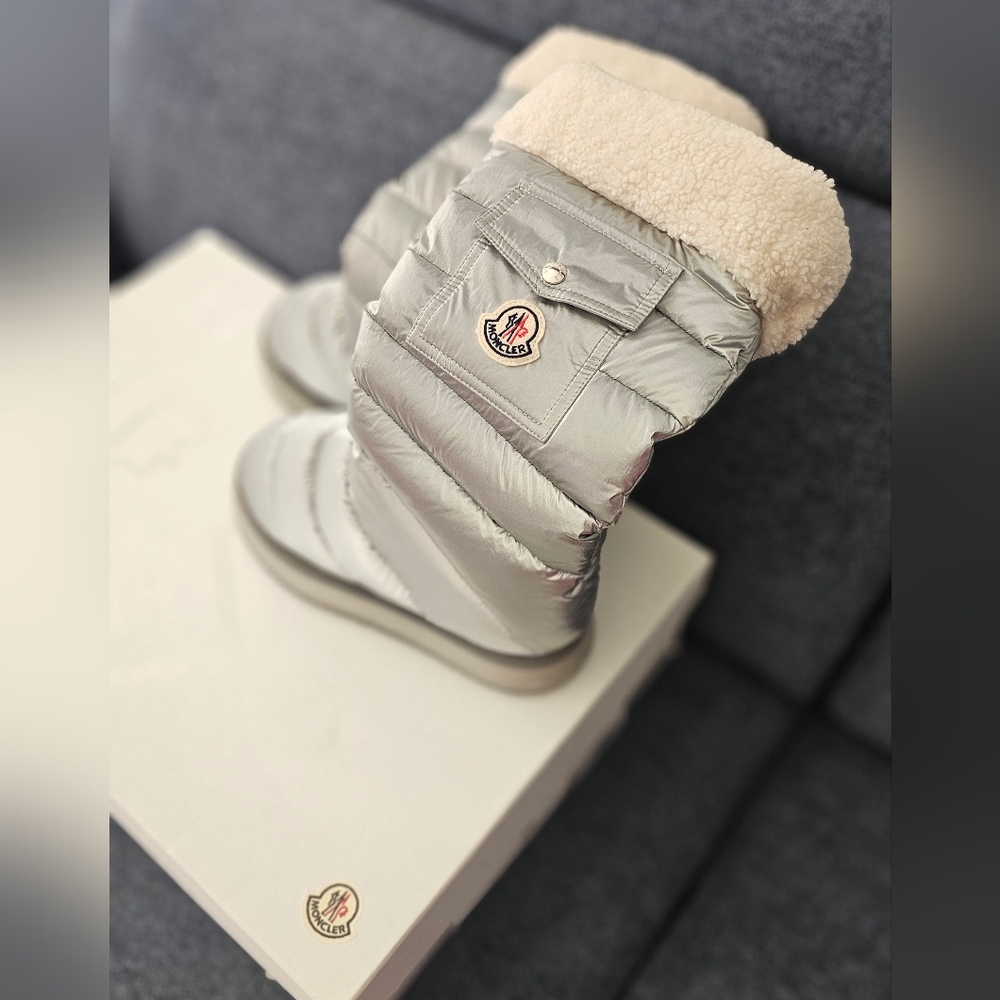 Moncler Gaia down snow boots logo-adorned ,snap-buttoned flap pockets Size 37 - Picture 16 of 16